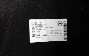 Volkswagen Golf VII Tavaratilan/takakontin alempi sivuverhoilu 5G6867427H