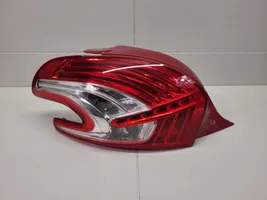 Peugeot 208 Lampa tylna 