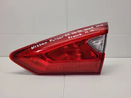 Nissan Pulsar Lampy tylnej klapy bagażnika 