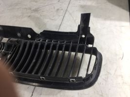 BMW 7 E65 E66 Grille calandre supérieure de pare-chocs avant 7037727