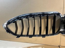 BMW 8 G15 Maskownica / Grill / Atrapa górna chłodnicy 7449420