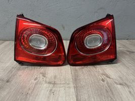 Volkswagen Tiguan Lampy tylnej klapy bagażnika 5N0945093B