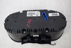 Volkswagen Cross Polo Speedometer (instrument cluster) 6R0920860B