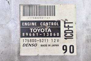 Toyota Corolla Verso E121 Releen moduulikiinnike 89661-13060