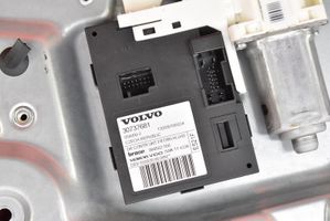 Volvo V50 Elektryczny podnośnik szyby drzwi przednich 8679081
