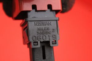Nissan Micra Przycisk świateł awaryjnych 06019