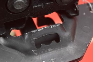 Alfa Romeo GTV Takaluukun/tavaratilan lukon vastakappale 