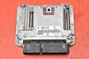 Chevrolet Captiva Unité de commande, module ECU de moteur 96813187