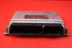 Volkswagen PASSAT B5 Unité de commande, module ECU de moteur 8D0907558E