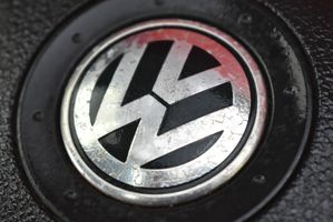 Volkswagen Touran I Ohjauspyörän turvatyyny 1K0880201T