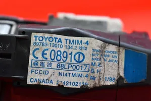 Toyota Corolla Verso E121 Užvedimo spynelė 89783-13010