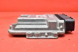 Hyundai Santa Fe Motorsteuergerät ECU 39113-27805