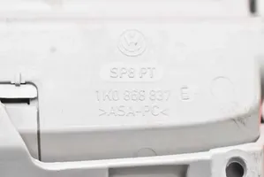 Volkswagen PASSAT CC Takatavaratilan sisävalo 3C0867489C