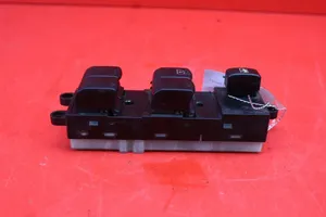 Nissan Note (E11) Electric window control switch 25401-9U10A