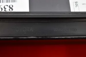 Toyota Corolla Verso E110 Schowek deski rozdzielczej 55551-0F020