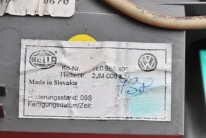 Volkswagen Touareg I Wewnętrzna lampka bagażnika 7L6867508B