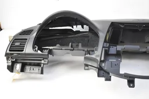 Mitsubishi Grandis Armaturenbrett Cockpit 