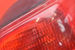 Audi A4 S4 B5 8D Aizmugurējais lukturis virsbūvē 8D9945096