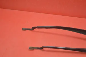 Toyota Auris 150 Front wiper blade arm 3451979