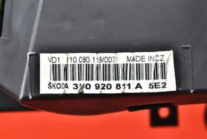 Skoda Superb B5 (3U) Geschwindigkeitsmesser Cockpit 3U0920811