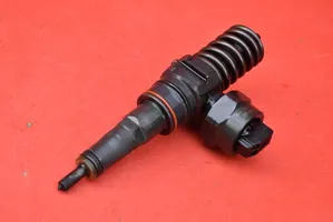 Volkswagen PASSAT B5.5 Fuel injector 038130073AA