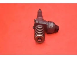 Volkswagen PASSAT B5.5 Fuel injector 038130073AR