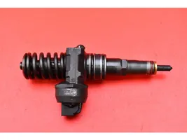 Volkswagen PASSAT B5.5 Fuel injector 03G130073G