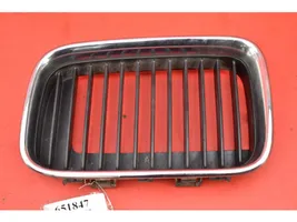 BMW 3 E30 Grille de calandre avant 51138151547