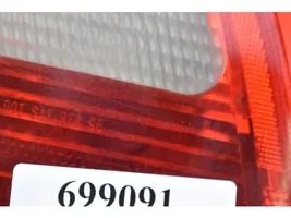 BMW 3 E46 Aizmugurējais lukturis virsbūvē 8364923