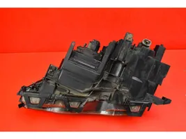 BMW 3 E36 Lampa przednia 8361948