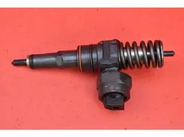 Volkswagen PASSAT B5.5 Injecteur de carburant 038130073J