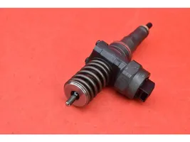 Volkswagen PASSAT B5.5 Fuel injector 038130073J