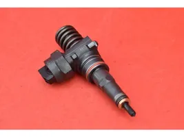 Volkswagen PASSAT B5.5 Injecteur de carburant 038130073J