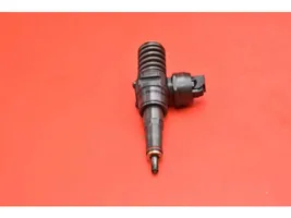 Volkswagen Golf V Fuel injector 038130073BN