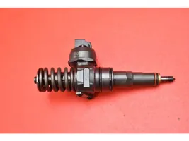 Volkswagen Golf V Injecteur de carburant 038130073BN