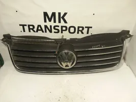 Volkswagen PASSAT B5.5 Etupuskurin ylempi jäähdytinsäleikkö 3B0853651h