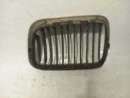 BMW 3 E36 Grille de calandre avant 51138185802