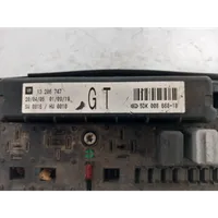 Opel Zafira B Module de fusibles 13206747