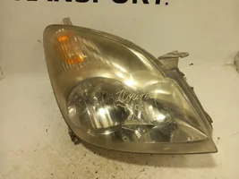 Toyota Corolla Verso E121 Lampa przednia 