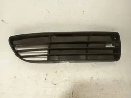 Audi A4 S4 B5 8D Grille inférieure de pare-chocs avant 