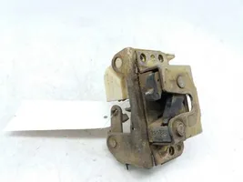 Opel Kadett E Etuoven lukko 90240900