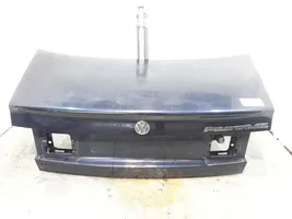 Volkswagen PASSAT B4 Couvercle de coffre 357827025
