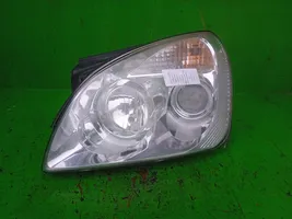 KIA Carens II Lampa przednia 