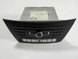 Mercedes-Benz CLK AMG A208 C208 Unité principale radio / CD / DVD / GPS A2049002610