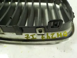 BMW 1 E81 E87 Grill / Wlot powietrza błotnika przedniego 51137077129