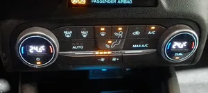 Ford Focus Unité de contrôle climatique 2470622