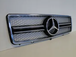 Mercedes-Benz G W463 Maskownica / Grill / Atrapa górna chłodnicy A4638880011