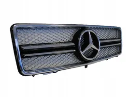 Mercedes-Benz G W463 Maskownica / Grill / Atrapa górna chłodnicy A4638880011