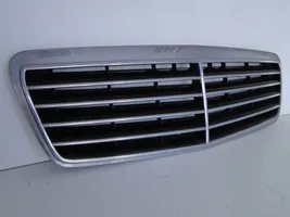 Mercedes-Benz CLK A208 C208 Grille calandre supérieure de pare-chocs avant A2088800085