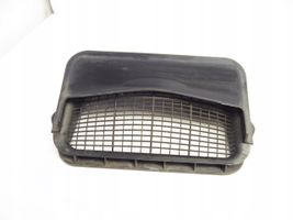 Seat Leon (5F) Kratka wentylacyjna pod zderzakiem tylnym 1K0815479 